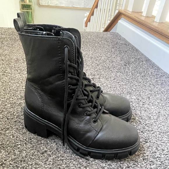 Black size 9 platform combat boots - Picture 1 of 7